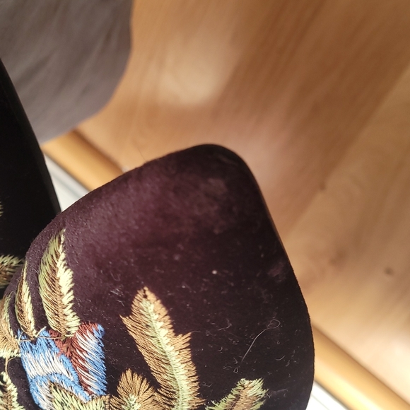 Mavirs black embroidery size 9 slip on - Picture 5 of 5